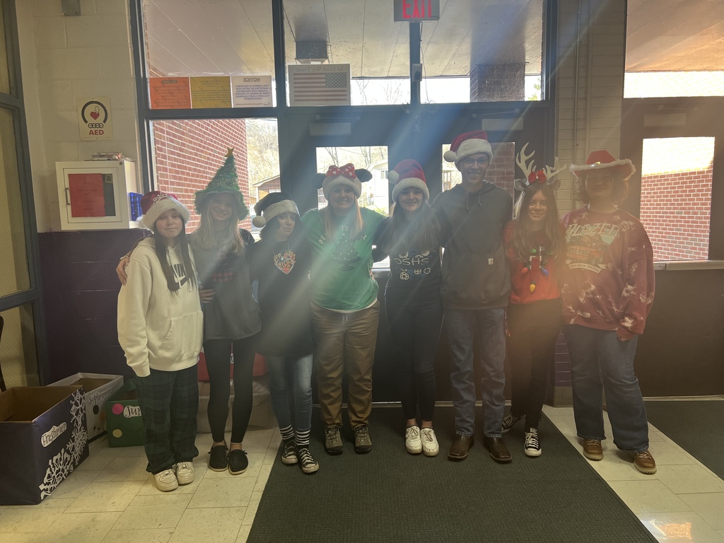 Students in their Christmas hats